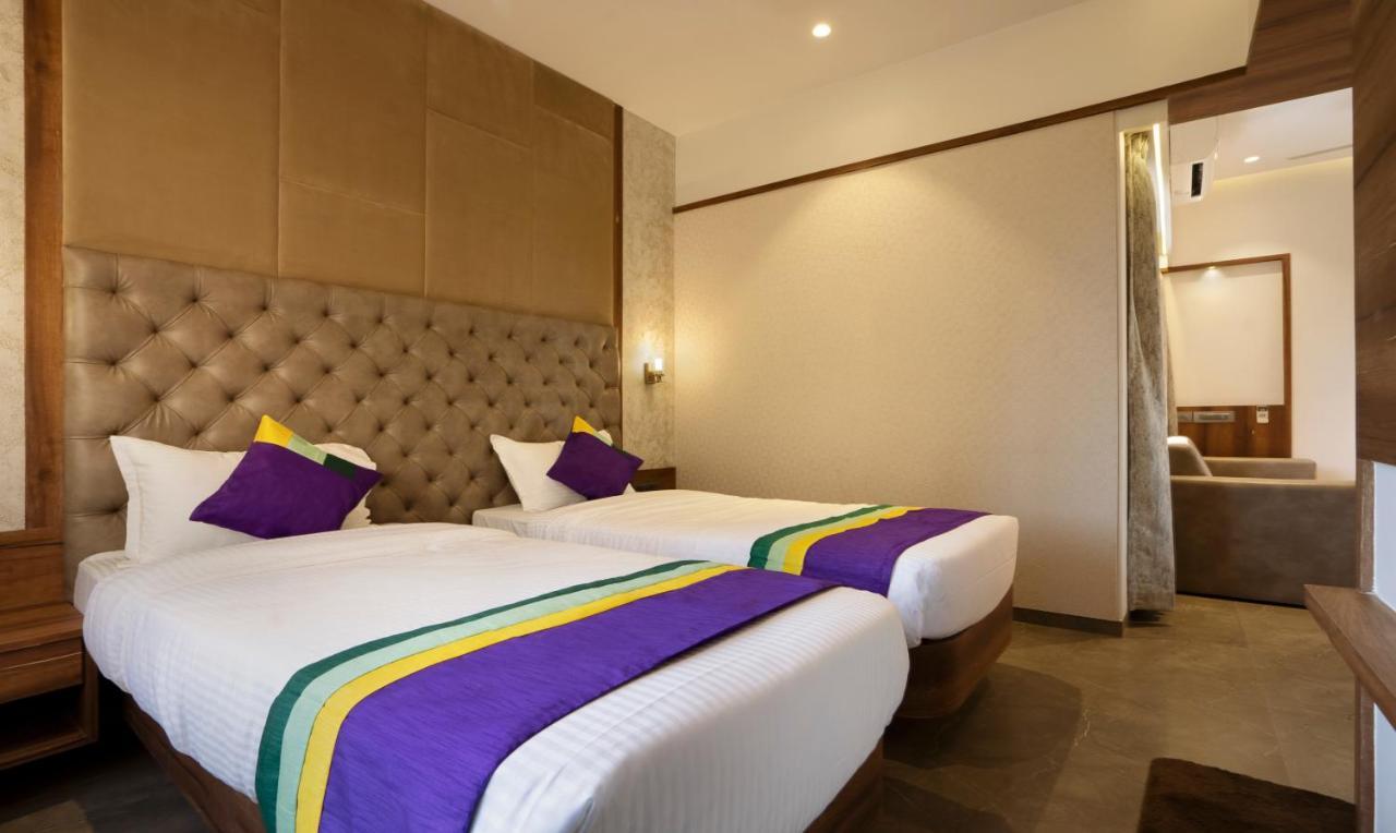 Treebo Premium Savera Inn Bombaim Exterior foto