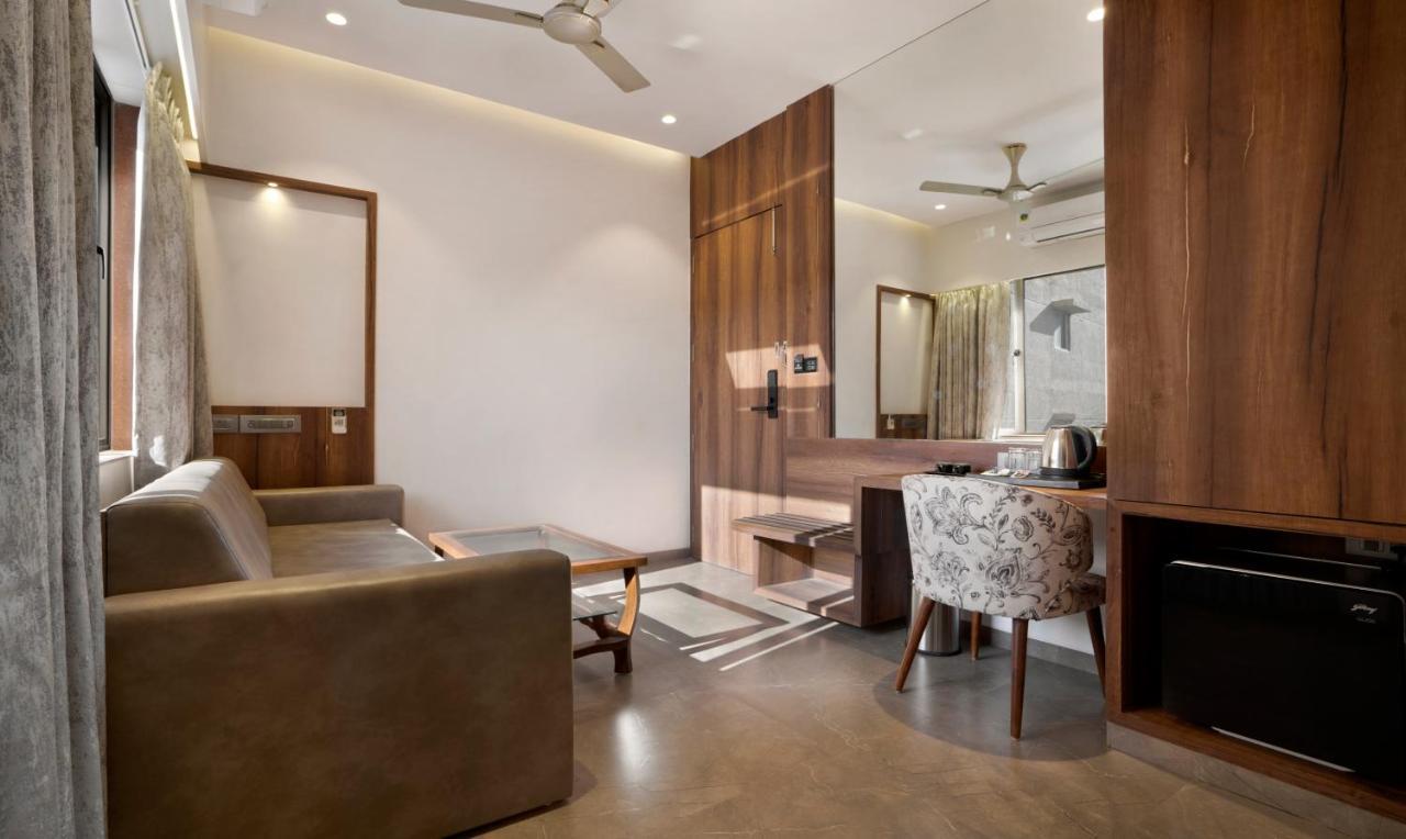Treebo Premium Savera Inn Bombaim Exterior foto